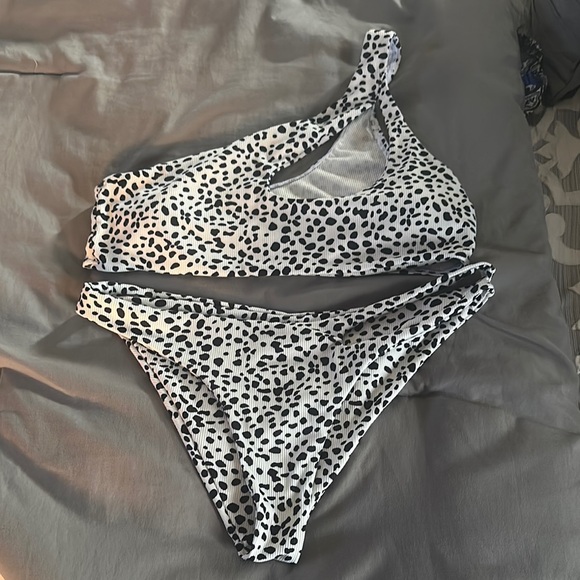Other - One-Shoulder Black and White Bikini Set